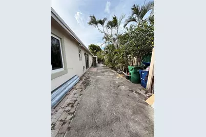 19926 NW 67th Pl, Hialeah, FL 33015 - Photo 31