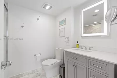 1000 W Island Blvd #807, Aventura, FL 33160 - Photo 15