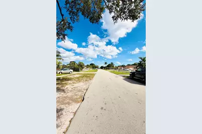 546 E 39th St, Hialeah, FL 33013 - Photo 23