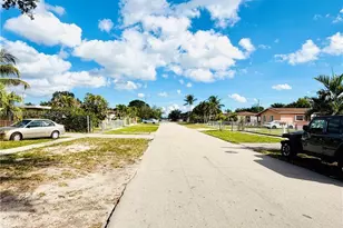 546 E 39th St, Hialeah, FL 33013 - Photo 23