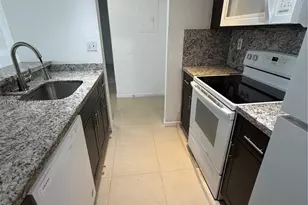 7075 NW 186th St, Hialeah, FL 33015 - Photo 3