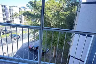 7075 NW 186th St, Hialeah, FL 33015 - Photo 17