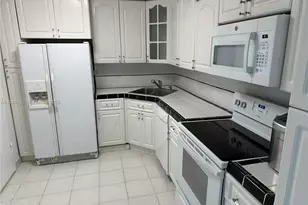 6039 Collins Ave, Miami Beach, FL 33140 - Photo 3