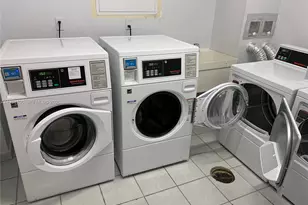 6039 Collins Ave, Miami Beach, FL 33140 - Photo 19