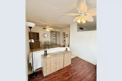 2899 Collins #1114, Miami Beach, FL 33140 - Photo 5