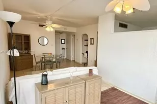 2899 Collins, Miami Beach, FL 33140 - Photo 5