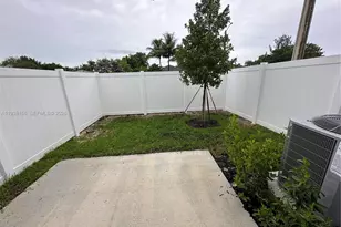 389 NW 10 Ct, Florida City, FL 33034 - Photo 11