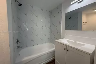 424 NW 84th St, Miami, FL 33150 - Photo 11