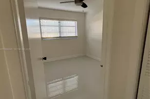 2470 SW 108th Pl, Miami, FL 33165 - Photo 9