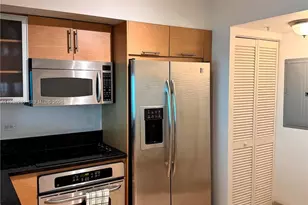 31 SE 5th St, Miami, FL 33131 - Photo 5