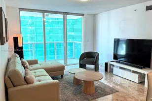 31 SE 5th St, Miami, FL 33131 - Photo 1
