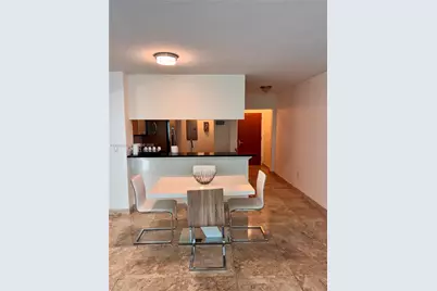 31 SE 5th St #2710, Miami, FL 33131 - Photo 3