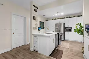13564 NW 7th St, Pembroke Pines, FL 33028 - Photo 9