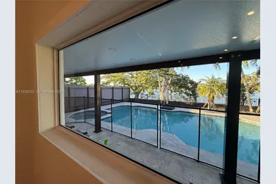 8335 NW 197th Ter, Hialeah, FL 33015 - Photo 15