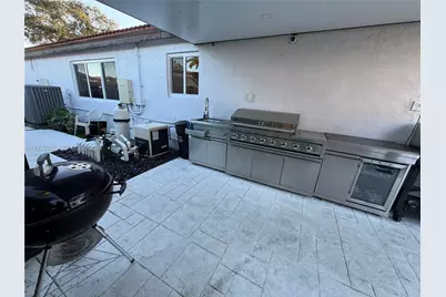 8335 NW 197th Ter, Hialeah, FL 33015 - Photo 27