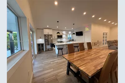 8335 NW 197th Ter, Hialeah, FL 33015 - Photo 7