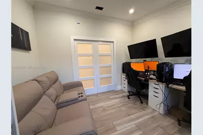 8335 NW 197th Ter, Hialeah, FL 33015 - Photo 31