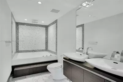 200 Biscayne Boulevard Way #503, Miami, FL 33131 - Photo 15