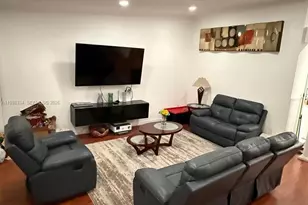 8450 NW 7th St, Pembroke Pines, FL 33024 - Photo 9