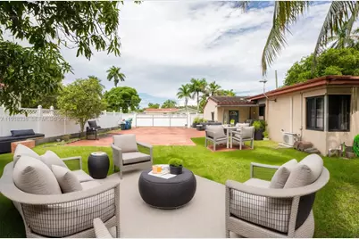 11490 W Biscayne Canal Rd, Miami, FL 33161 - Photo 29