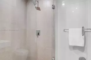 11 NE 6th St, Miami, FL 33132 - Photo 19