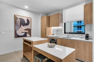 11 NE 6th St, Miami, FL 33132 - Photo 9