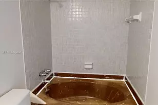 1000 Parkview Dr, Hallandale Beach, FL 33009 - Photo 31