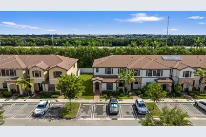 10513 W 32nd Ln, Hialeah, FL 33018 - Photo 3