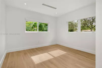 6011 Maynada St, Coral Gables, FL 33146 - Photo 15