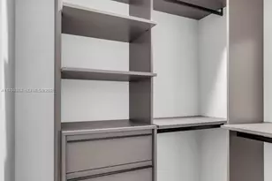 11 NE 6th St, Miami, FL 33132 - Photo 15