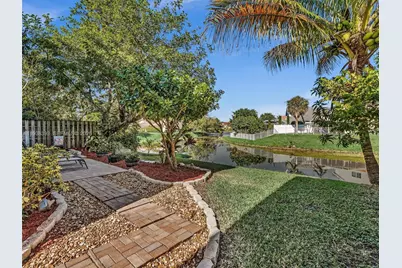 6841 NW 27th St, Margate, FL 33063 - Photo 13
