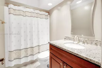 7006 N Loch Isle Dr N, Miami Lakes, FL 33014 - Photo 17