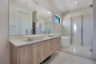 8279 NW 43rd St, Doral, FL 33166 - Photo 21