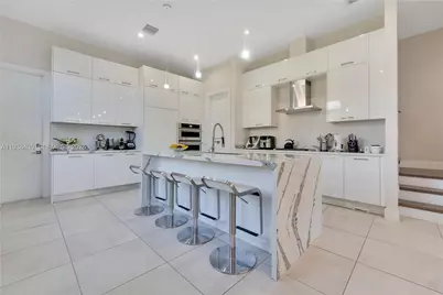 8279 NW 43rd St, Doral, FL 33166 - Photo 9