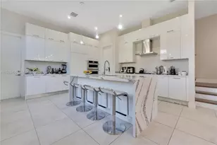 8279 NW 43rd St, Doral, FL 33166 - Photo 9