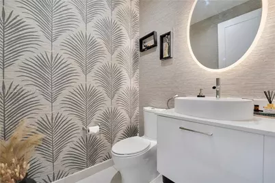 8279 NW 43rd St, Doral, FL 33166 - Photo 13