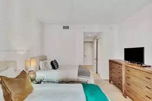 55 SW 9th St, Miami, FL 33130 - Photo 9