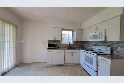 4756 SW 7th St, Miami, FL 33134 - Photo 9