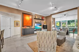 9725 NW 52nd St, Doral, FL 33178 - Photo 13