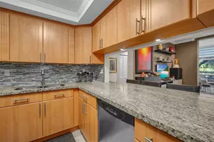 9725 NW 52nd St, Doral, FL 33178 - Photo 17