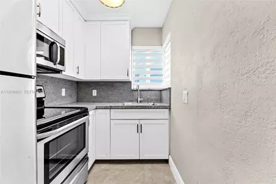 157 Curtiss Pkwy, Miami Springs, FL 33166 - Photo 9
