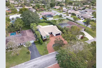 1701 NW 84th Dr, Coral Springs, FL 33071 - Photo 31