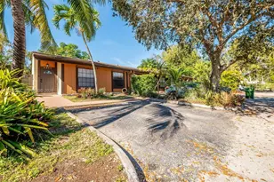 2350 Pecan Ct, Pembroke Pines, FL 33026 - Photo 3