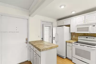 455 Paradise Isle Blvd #402, Hallandale Beach, FL 33009 - Photo 3