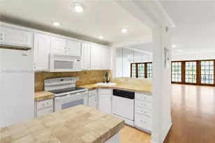 455 Paradise Isle Blvd, Hallandale Beach, FL 33009 - Photo 5