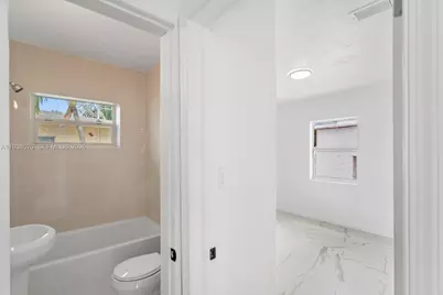 988 NW 10th St #1, Hallandale Beach, FL 33009 - Photo 23