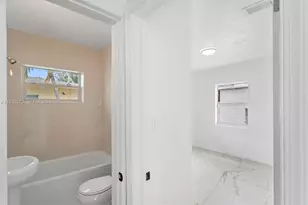 988 NW 10th St, Hallandale Beach, FL 33009 - Photo 23