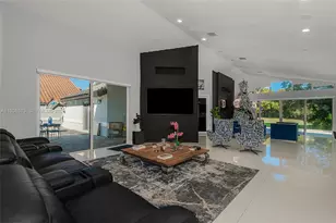 15221 N Laurel Ln N, Pembroke Pines, FL 33027 - Photo 21