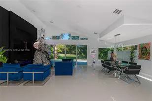 15221 N Laurel Ln N, Pembroke Pines, FL 33027 - Photo 11
