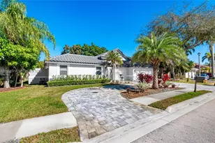 15221 N Laurel Ln N, Pembroke Pines, FL 33027 - Photo 3